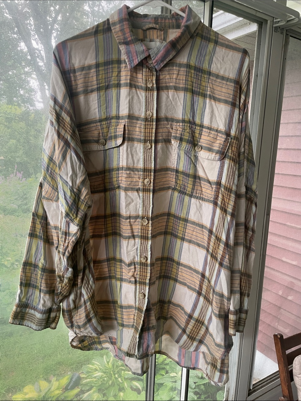 American Eagle Outfitters Plaid Button-Down Shirt Large
